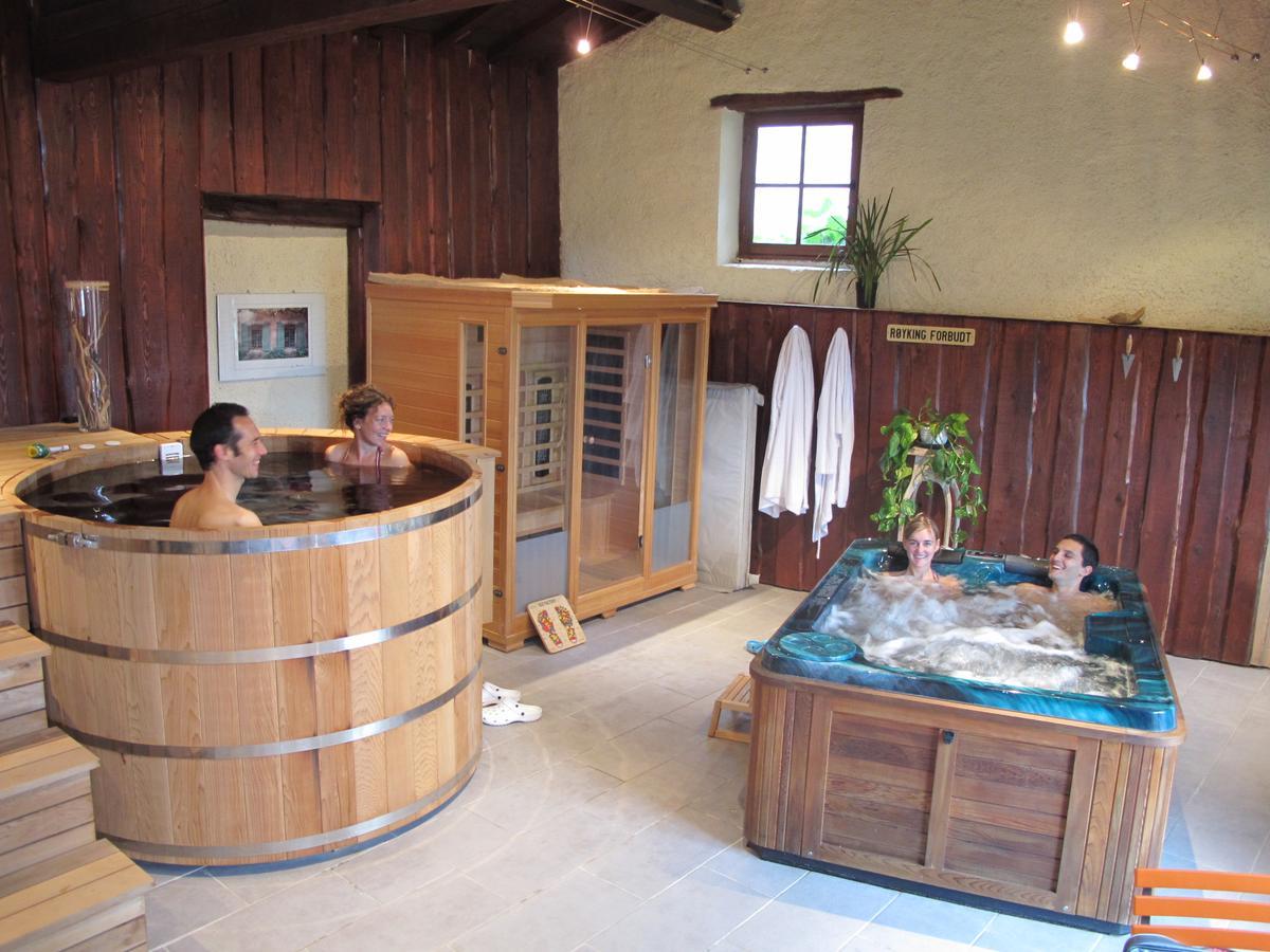 Spa Du Hameau De Bonnevay Marchampt Exteriör bild